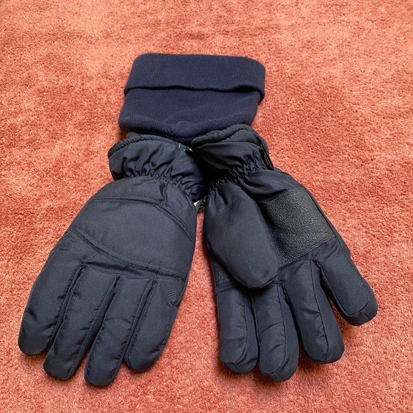 3 M Thinsulate Gloves & Beanie Hat Set. - Picture 2 of 5